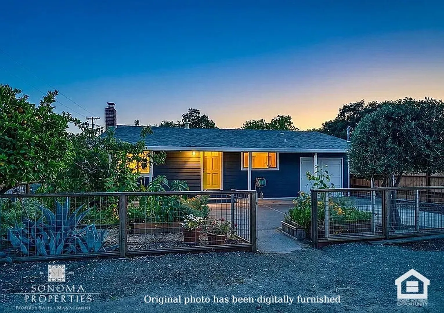 Charming 2-bedroom, 1-bathroom Sonoma Home - Available Now! — Photo 2