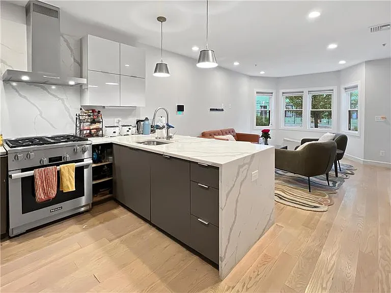 56 Robey St — Photo 10