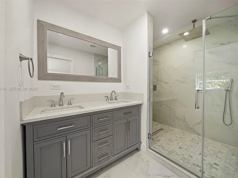 Royal Palm Ave — Photo 16
