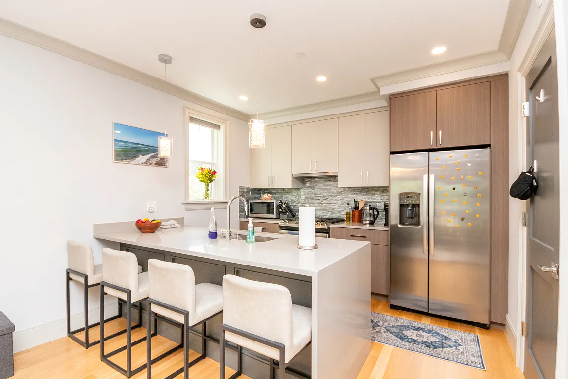 Building Photo - 142 Willard St #5