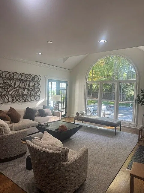 4 bed, 4390 sqft, $8,500 — Photo 1