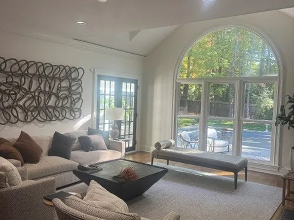 10 Provincetown Ct, Greensboro, NC 27408