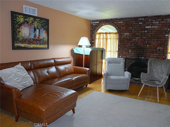 3rd image of 1261 N Reeder Ave