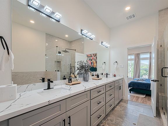 3rd image of 2909 Nagle St