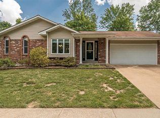 12956 Summit Ridge Dr, Saint Louis, MO 63146