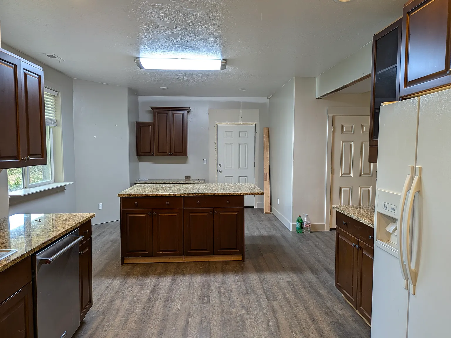 4 bed, 2388 sqft, $2,000 — Photo 4