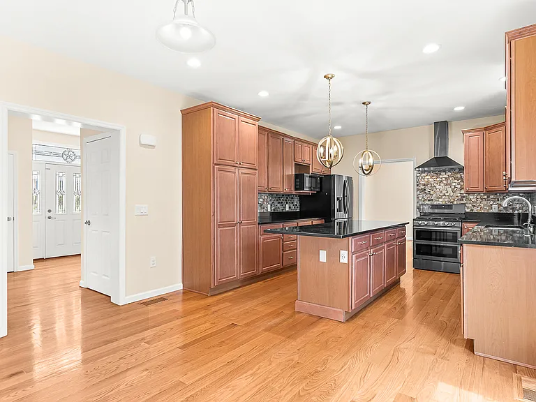 18 Grant Rd — Photo 5