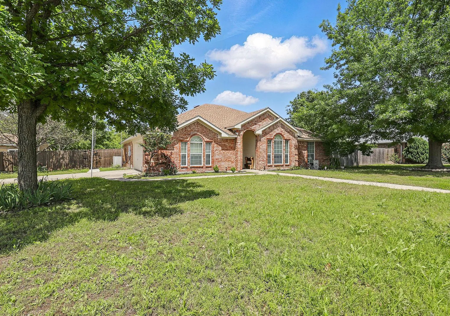 Single-family home in Weatherford,Texas 76085 — Photo 2