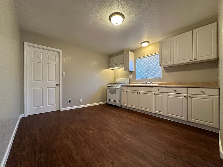 303 Taylor St — Photo 3