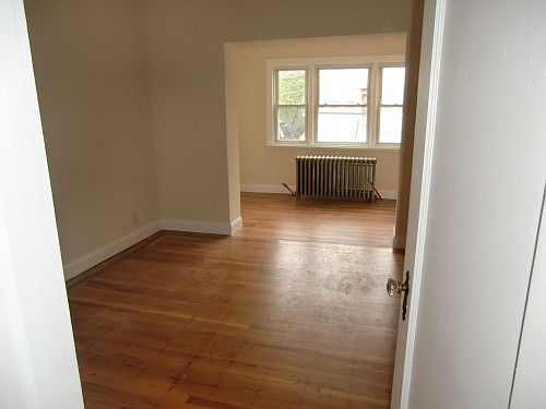 5th image of 20 Eastman Pl