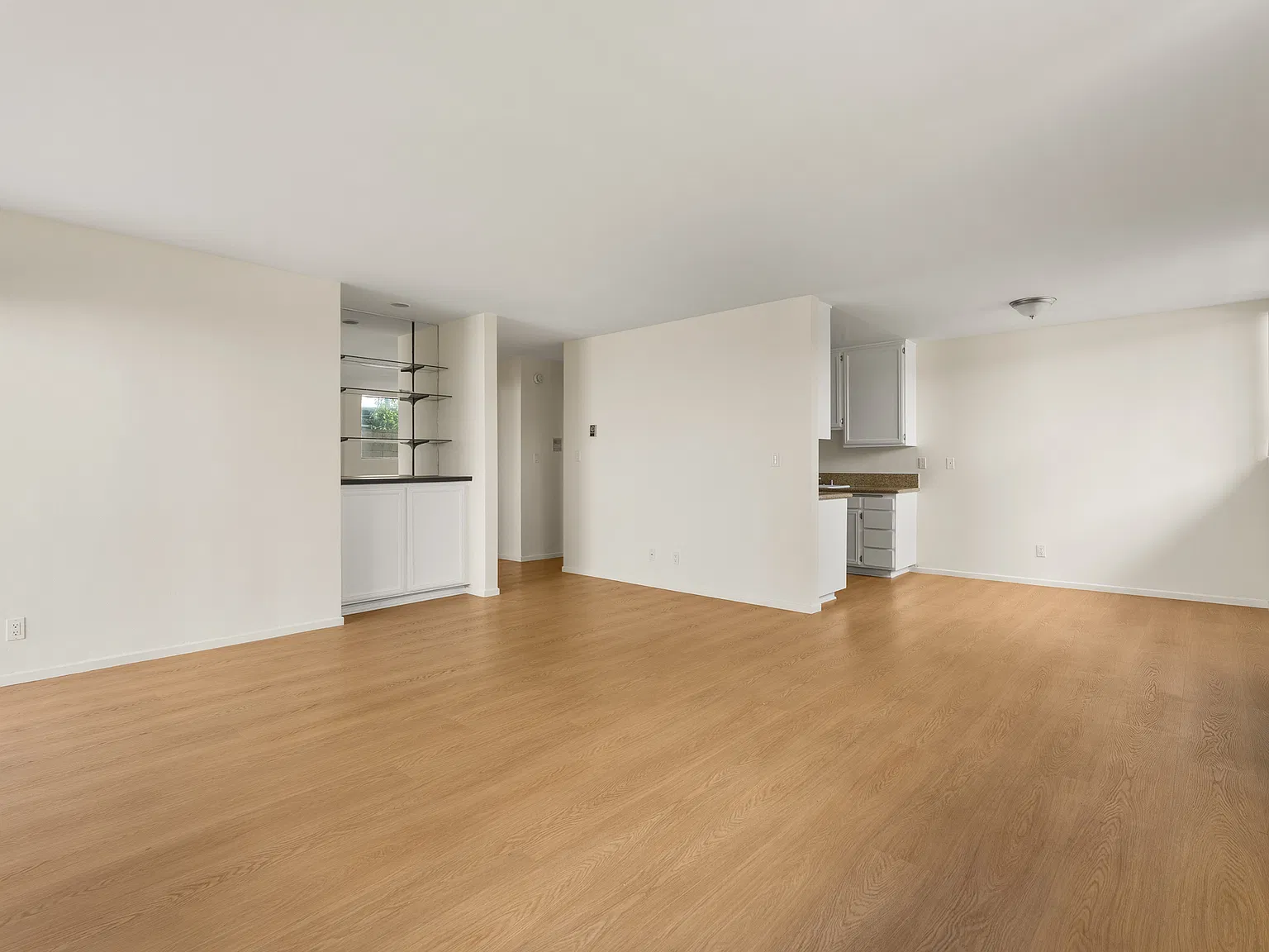 530 S Barrington Ave #111 — Photo 4