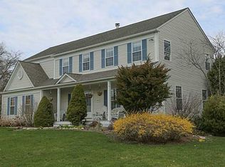 577 Kettle Pond Dr, South Kingstown, RI 02879