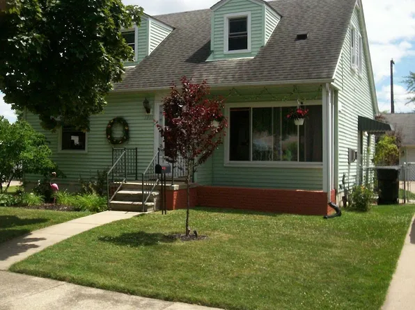 1311 Spruce St, Wyandotte, MI 48192
