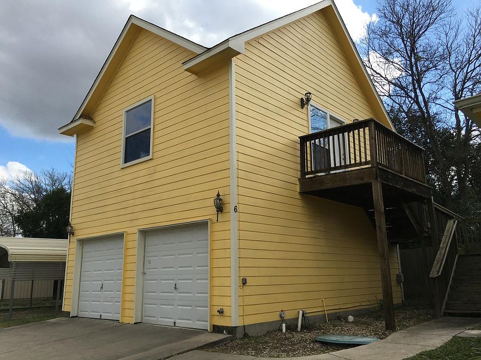 Large studio apartment above the garage.