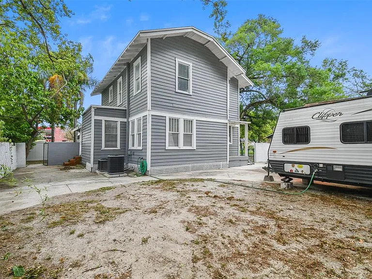 6810 N Navin Ave — Photo 78