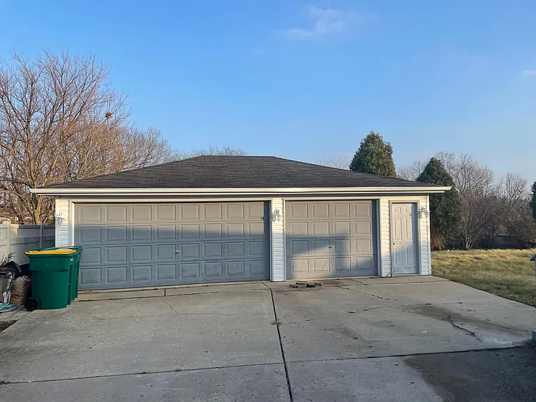 3 Car Garage