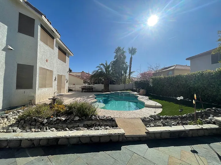 8757 Castle Hill Ave — Photo 48