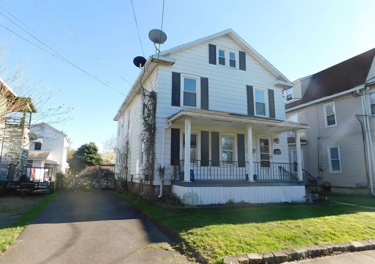 3 bed, 750 sqft, $850 — Photo 1