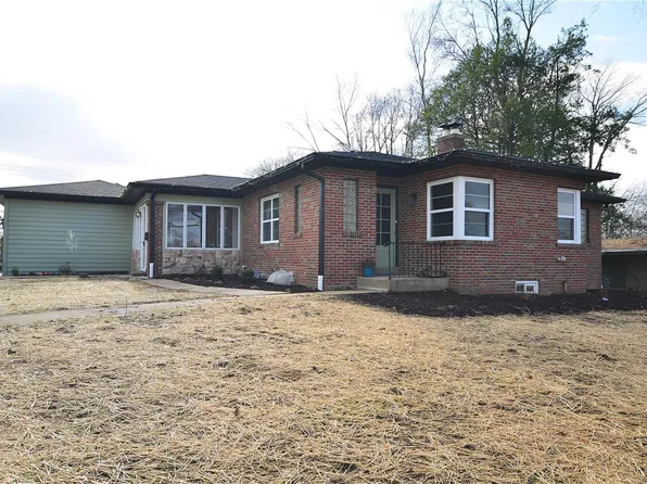 300 S 74th St, Belleville, IL 62223