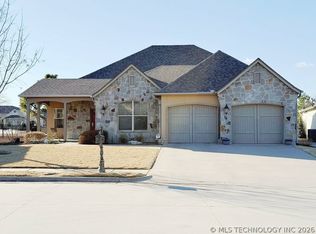 8410 S Nogales Ave W, Tulsa, OK 74132