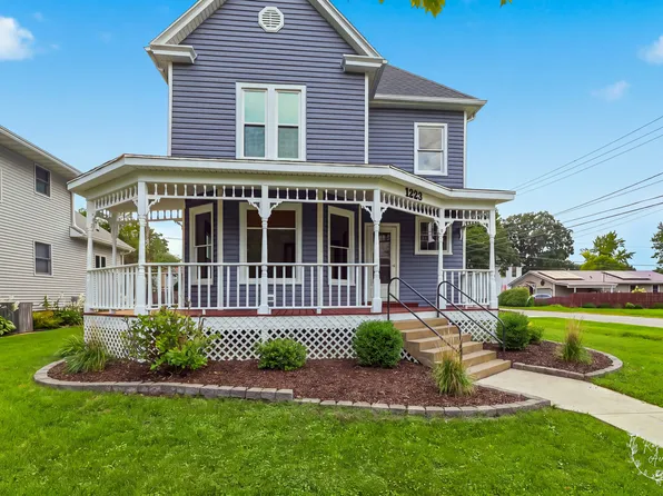 1223 N Locust St, Pontiac, IL 61764