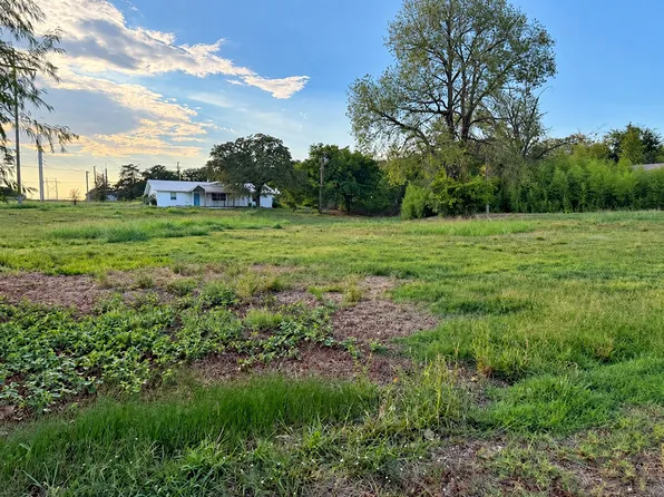 115 Melody Ln, Lone Grove, OK 73443