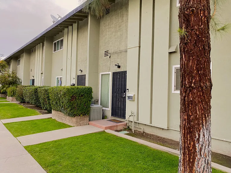 1132 Oleander Ave — Photo 13