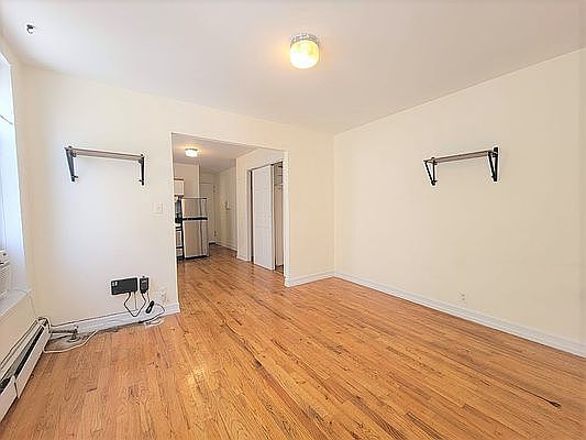 4th image of 22 E 105th St #4Z