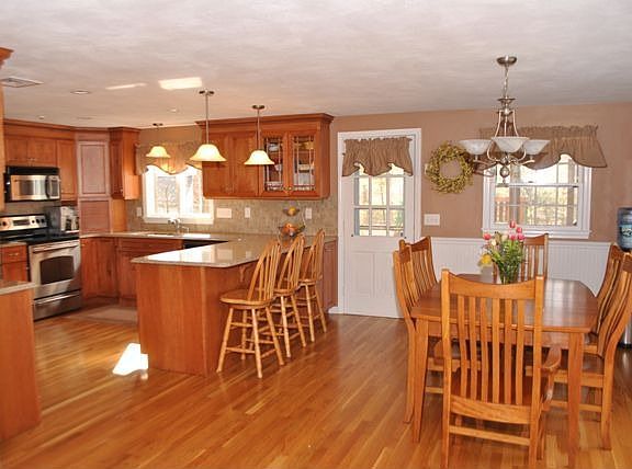 Gourmet kitchen