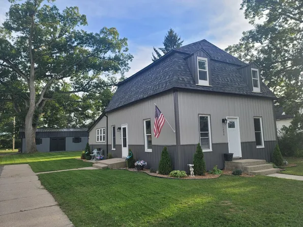 1096 E James St, White Cloud, MI 49349