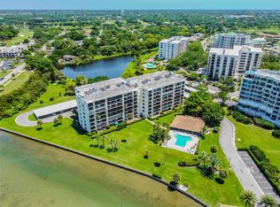 100 Oakmont Ln APT 106, Belleair, FL 33756