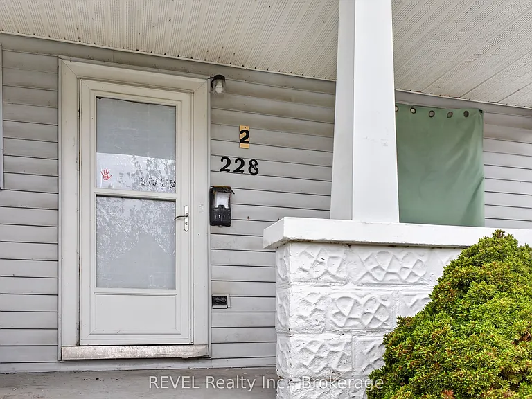 228 Dufferin St #2 — Photo 2