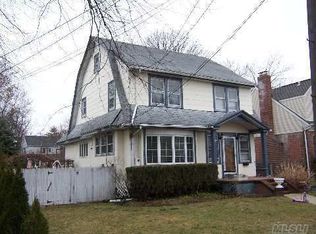 65 Lexington Ave, Malverne, NY 11565