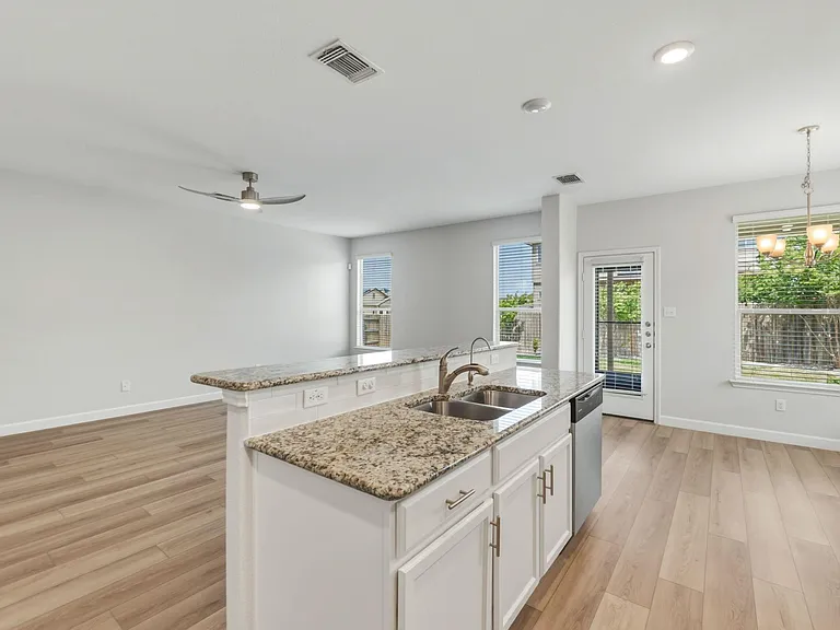301 Serpentine Ln — Photo 10