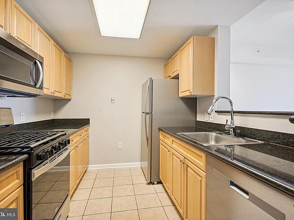 5th image of 2726 Gallows Rd APT 717