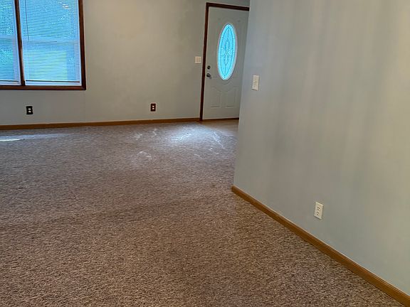 4th image of 555 W Bluff St