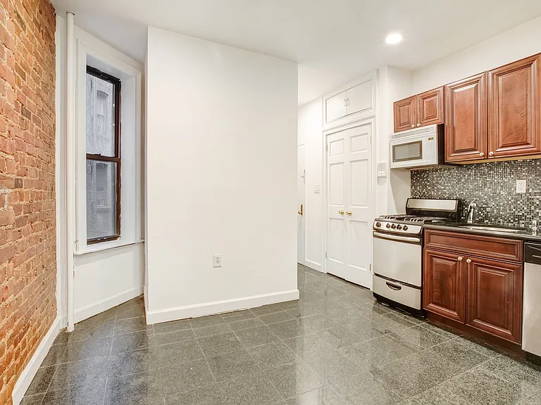 416 E 73rd St #2B — Photo 3