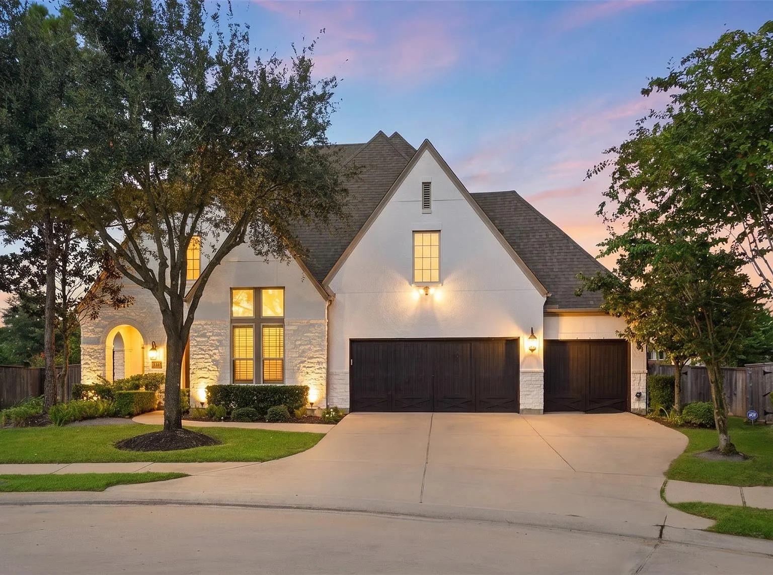 4 bed, 5.0 bath, 3965 sqft, $4,400 — Photo 1