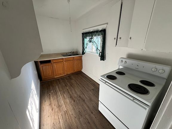 3rd image of 1633 1/2 Maple Ave