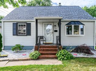 22 W Cliff Rd, Colonia, NJ 07067