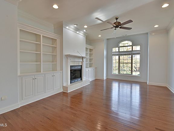 3rd image of 2381 Mountain Dr