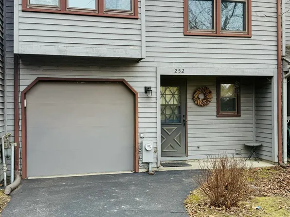 252 Woodscape Drive, Albany, NY 12203