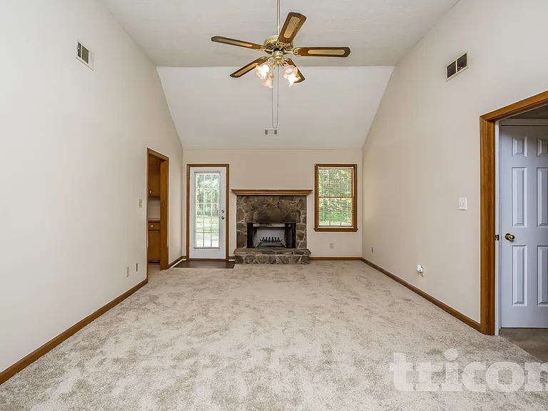 30 Blackberry Ln — Photo 3