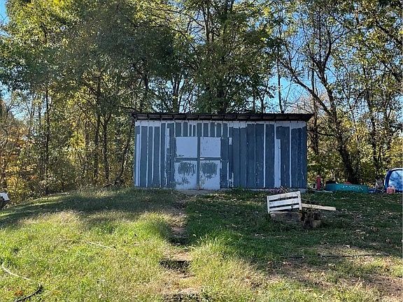 5th image of 1323 Lake Dr
