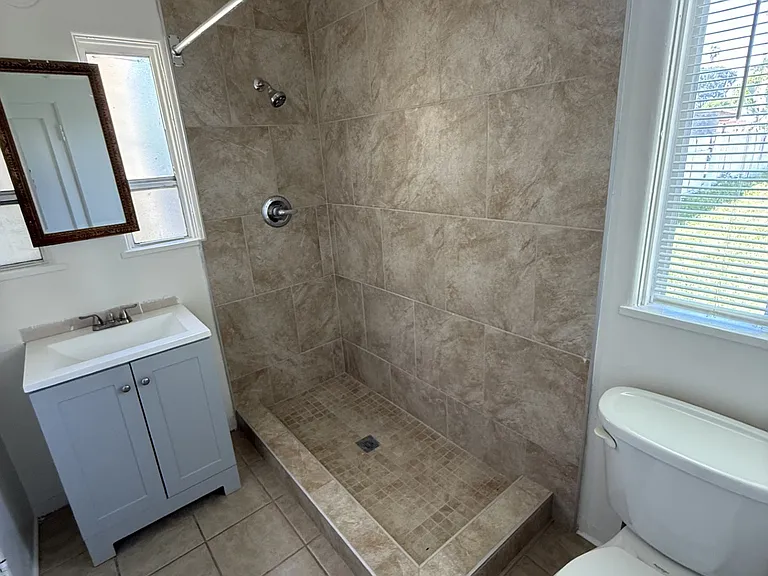 547 San Francisco Ave — Photo 8