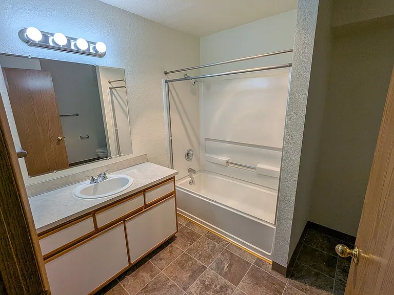 North Salem Apartment Complex With Washer/Dryer! ~ Camelot — Photo 42