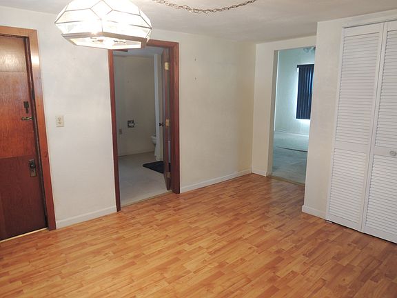 4th image of 919 E Washington Ave