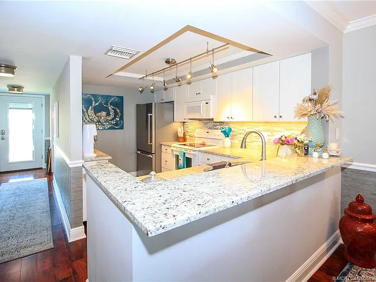 20 NE Plantation Rd #204 — Photo 7