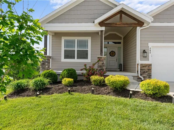 202 NW Joshua Dr, Lees Summit, MO 64081