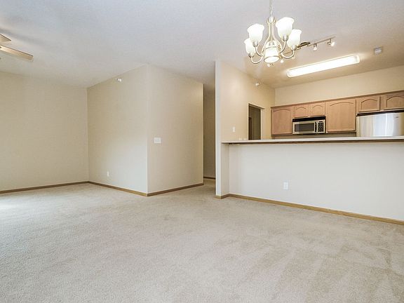 3rd image of 440 Bradley Pl Unit 12